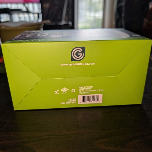 2pk LED 60W W/Bulbs & Adapters - Picture 3 of 7